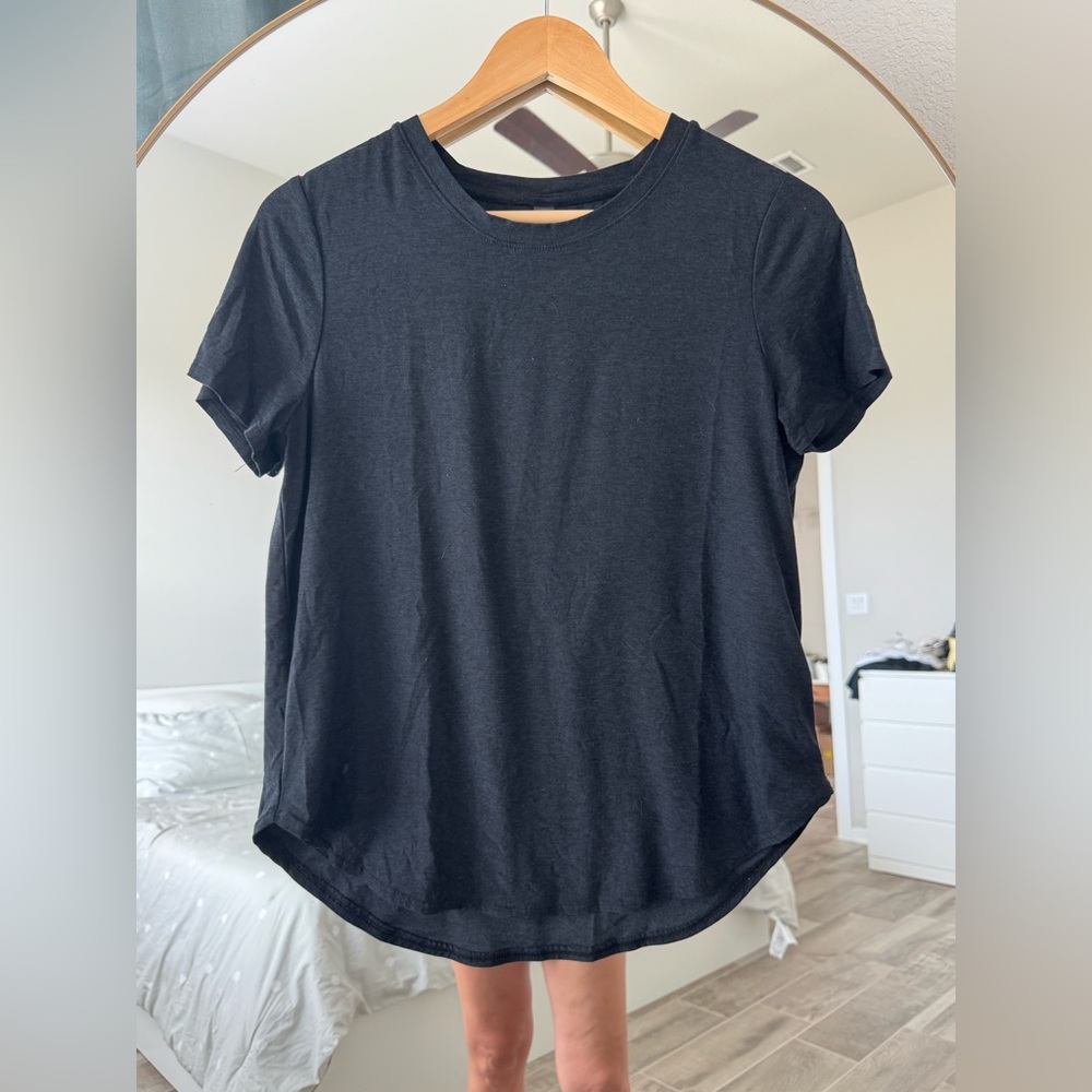 Beyond Yoga Black On The Down Low Tee Size Medium